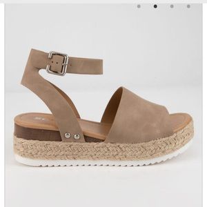 Soda topic flat form espadrille sandal in taupe